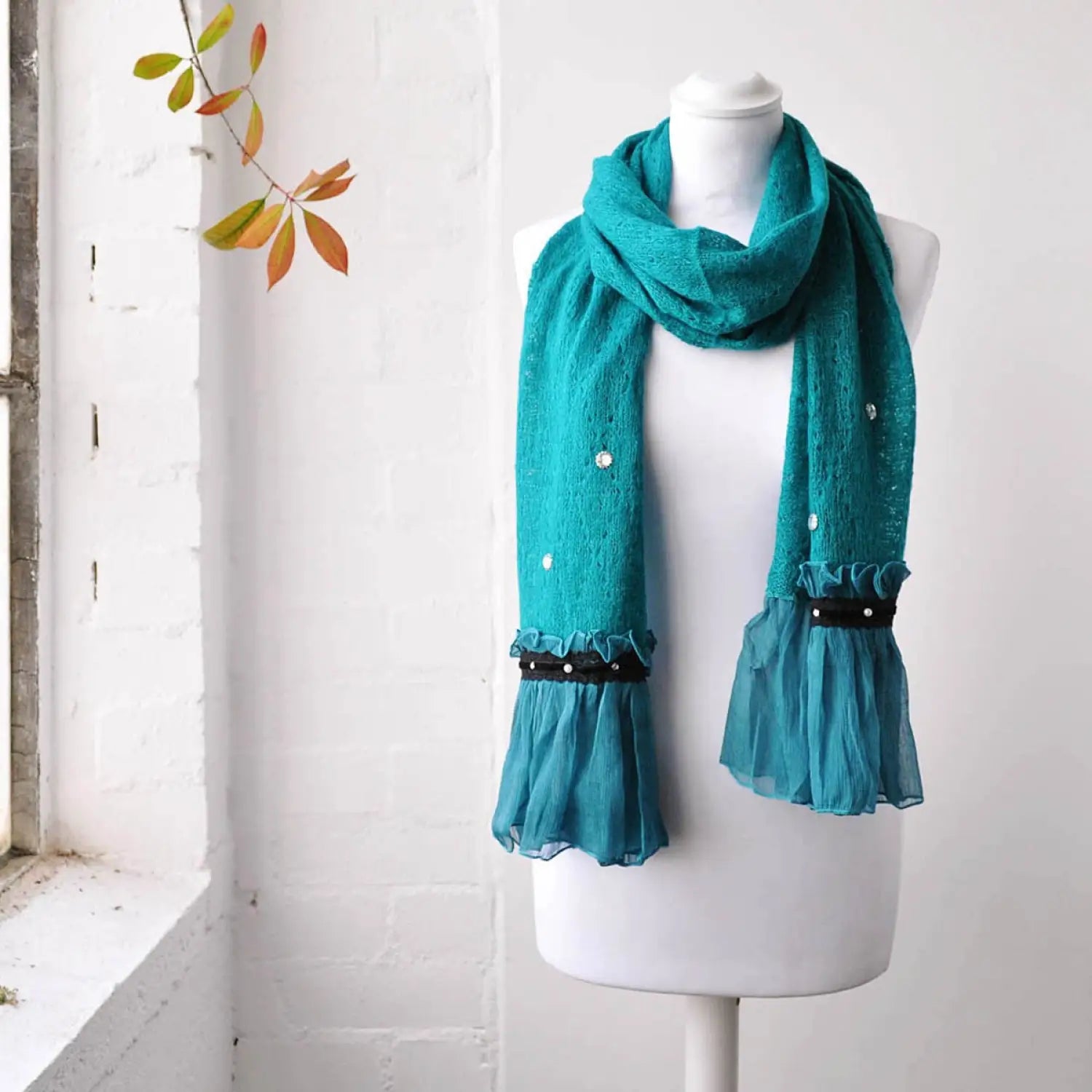 Green bohemian retro ruffle scarf with black buttons
