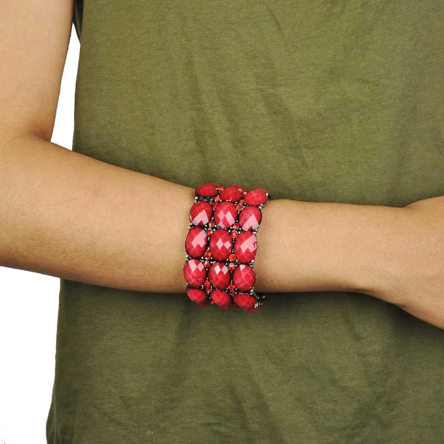 Chunky Vivid Metal Beads Bangle - Retro Bracelet Jewelry featuring a man wearing a red bracelet with black beads