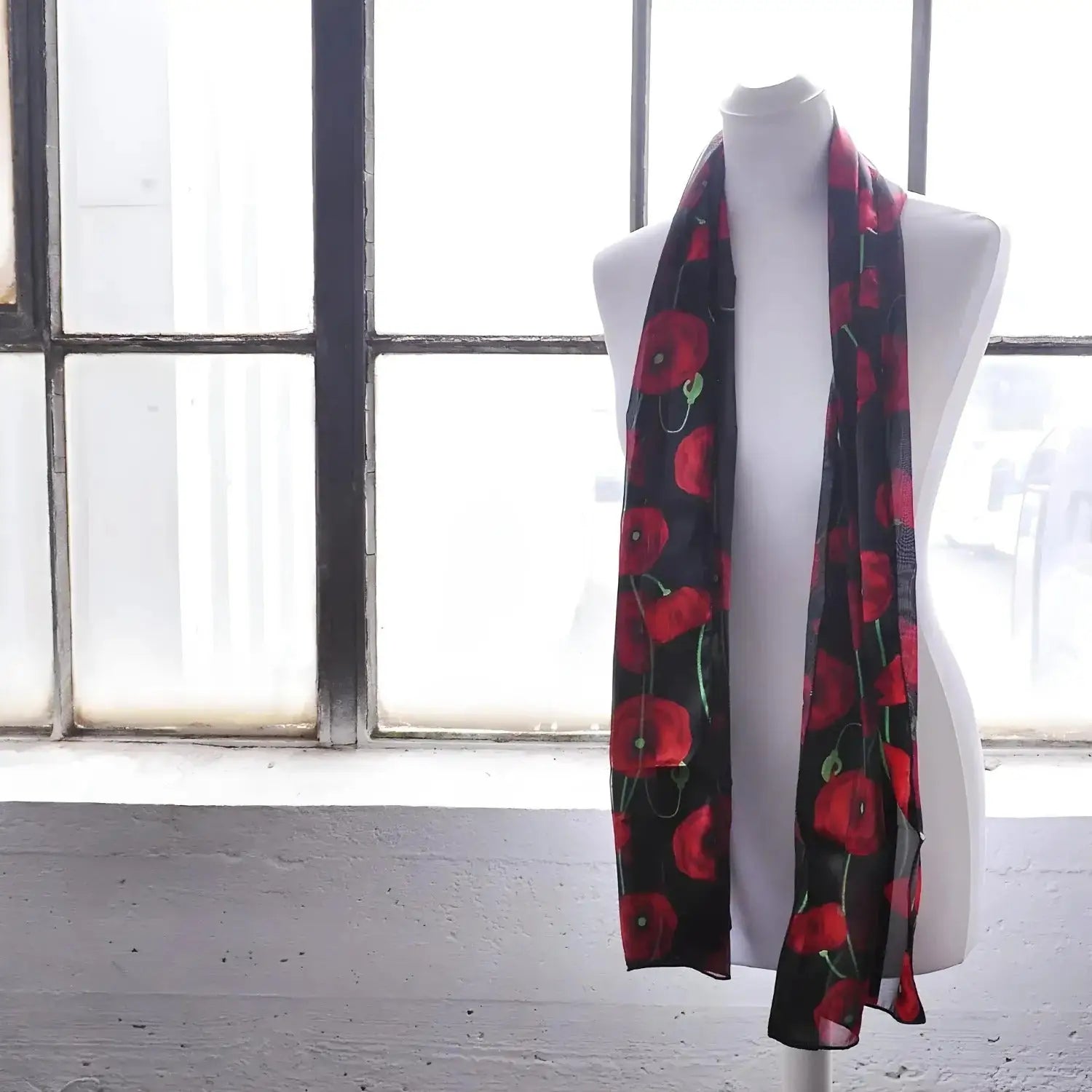 Poppy floral print scarf with red flowers